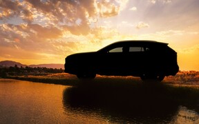 Новый RAV4: Toyota «слила» первое фото кроссовера