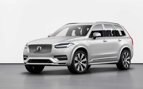 Новый Volvo XC90 лишится дизеля, но получил электромотор и автопилот