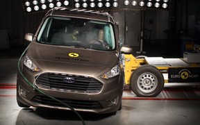 Оновлений Ford Tourneo Connect розбили на 4 зірки