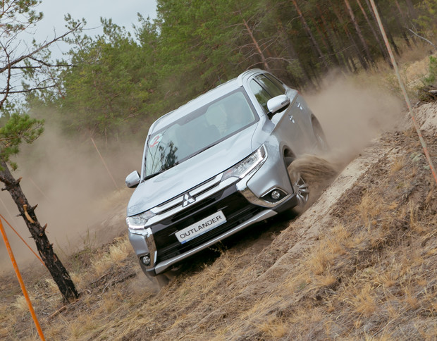 Обновленный кроссовер Mitsubishi Outlander уже в Украине