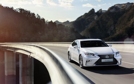 Обновленный Lexus ES 250 уже в Украине