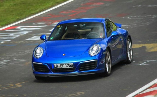 Обновленный Porsche 911 был замечен на Нюрбургринге