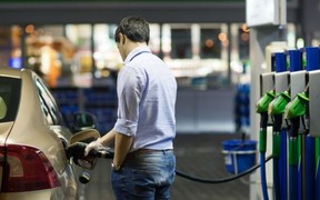 Офіс Президента хоче поговорити про зниження цін на паливо