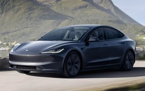 Оновлена Tesla Model 3 проїде на одному заряді 584 км