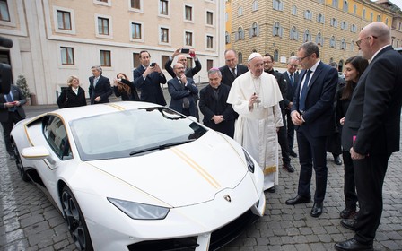 Папа купив автомобіль. Що скажуть у Ватикані?
