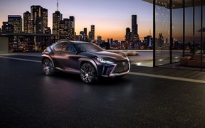 Парижский автосалон 2016: Кроссовер Lexus UX удивляет интерьером