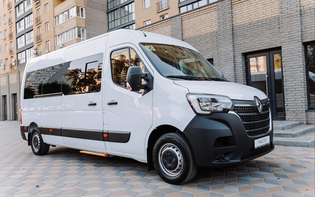 Переобладнаний Renault Master та Renault Express для транспортування людей з обмеженими можливостями