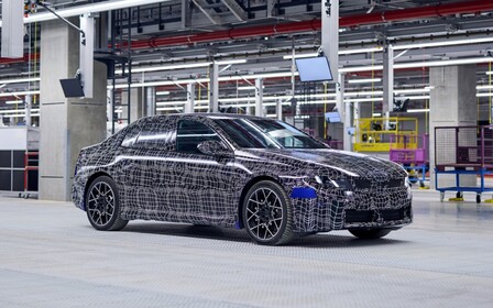 Перші BMW і3 нового покоління випустили у Мюнхені. Чому в камуфляжі?