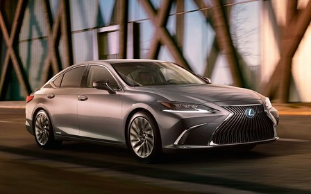 Первое фото: Lexus ES нового поколения