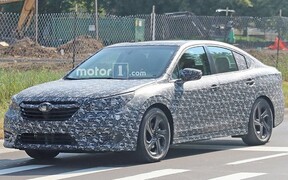 Первые фото: Subaru Legacy меняет поколение