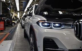 Первые фото: внедорожник BMW X7 уже на конвейере