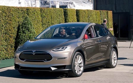 Первый подарочный Tesla Model X уедет в Норвегию