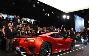 Первый суперкар Acura NSX был продан за  $1,2 млн.