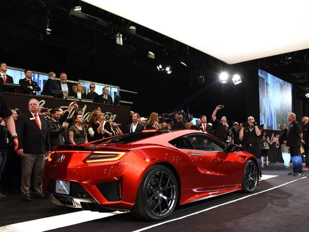 Первый суперкар Acura NSX был продан за  $1,2 млн.