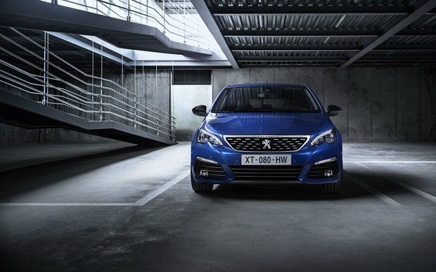 Peugeot 308 похорошел и стал экологичнее