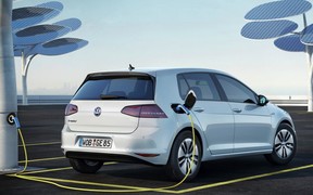 Планы Volkswagen по выпуску электрокаров под угрозой. В чем дело?