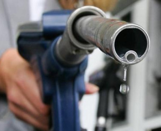 Почему дорожает бензин? АМКУ обвинил в сговоре розничные сети