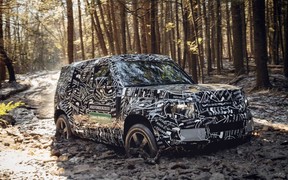 Почему такой борзый? В Сети показали новый Land Rover Defender