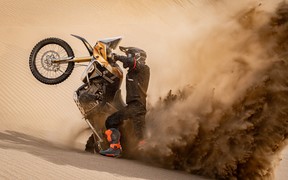 Полегшена версія байка Kove 800X Rally дебютувала. А нам що з того?
