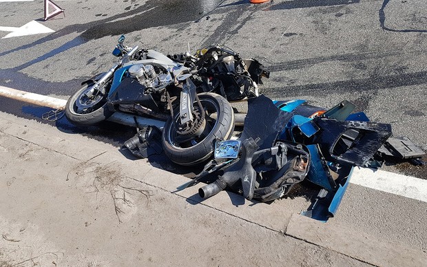 Полицейский на чужом мотоцикле разбил три машины под Киевом