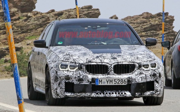 Попался: Новый BMW M5 снова засекли на дороге
