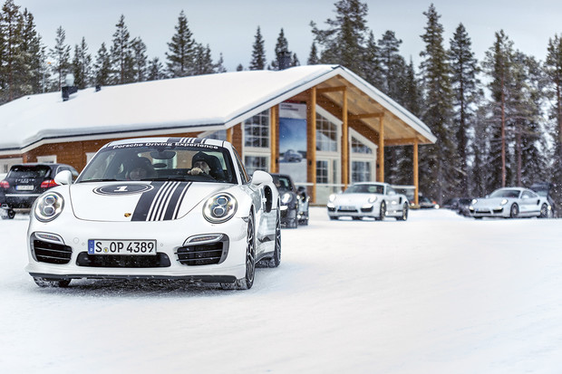 Porsche на льду: Поскользнуться может каждый