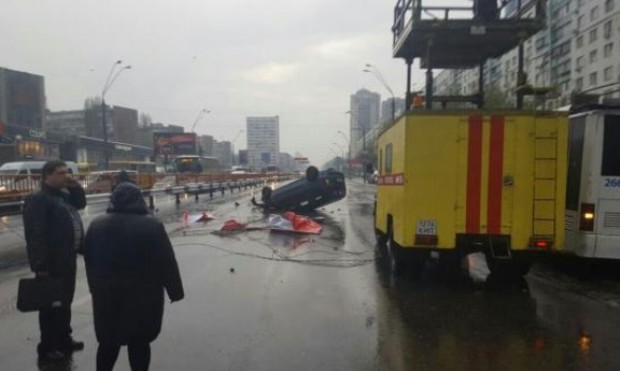 Проспект Победы в Киеве частично перекрыт из-за тяжелого ДТП