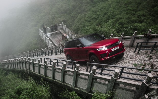 Range Rover Sport отмечает юбилей и готовится к смене поколения. ВИДЕО
