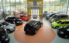 Розкриваємо підводні камені покупки машини в автосалоні