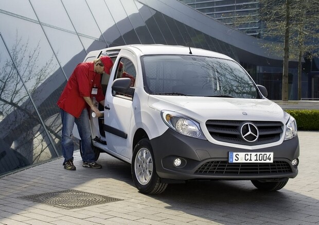 Растаможен, но на иностранных номерах, как это?