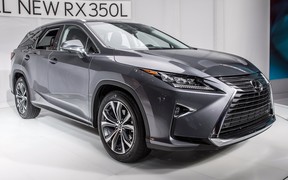 Растянули: в США представили Lexus RX L