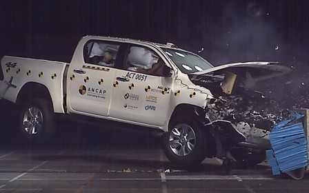 Разбили на счастье. Новый Toyota Hilux прошел краш-тесты. ВИДЕО