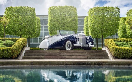 Rolls-Royce анонсировал новую модель Dawn
