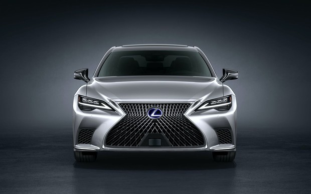 Розкішний седан Lexus LS оновився. Є шанси?