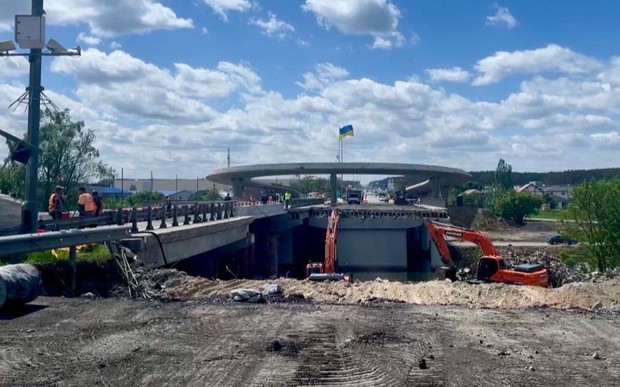 Рух Житомирською трасою у Стоянці відновили для вантажівок