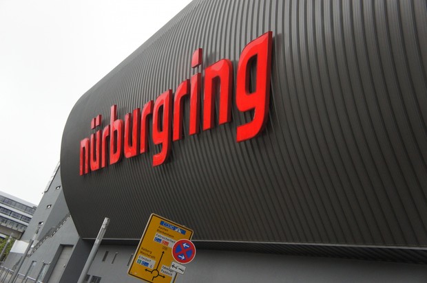 Руководство гоночной трассы «Нюрбургринг» запретило заезды на время