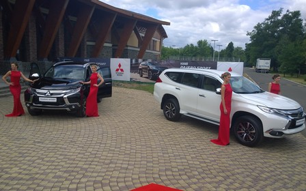 С дороги! В Украину приехал новый Mitsubishi Pajero Sport.