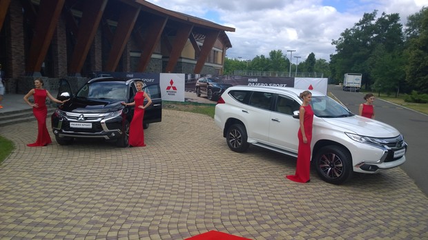 С дороги! В Украину приехал новый Mitsubishi Pajero Sport.