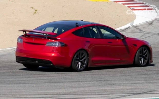 Самый «заряженный» Tesla Model S обкатывают на трассе. ВИДЕО