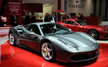 Себастьян Феттель привез в Женеву новый спорткар Ferrari
