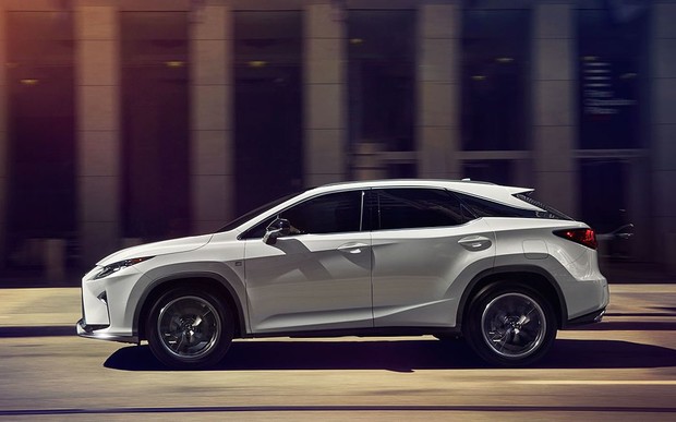 Семиместный Lexus RX представят осенью