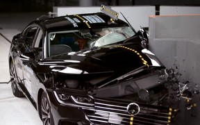 Сглазили! Volkswagen Arteon не получил высшую оценку на краш-тестах из-за фар. ВИДЕО