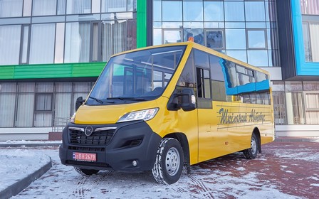Шкільний автобус українського виробництва продаватимуть дилери Peugeot та Opel