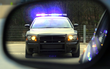 Синие «мигалки»: Нужно ли уступать дорогу машине патрульной полиции?
