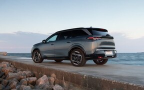 Скільки гривень за 7-місний Peugeot e-5008?