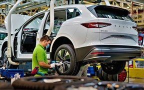 Skoda заявила про відновлення постачання деталей з України