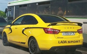 «Спортивную» версию Lada Vesta заметили на улицах Тольятти