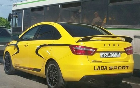 «Спортивную» версию Lada Vesta заметили на улицах Тольятти