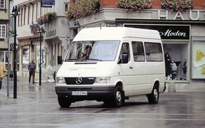 Sprinter святкує 30 років: від працьовитого фургона до флагмана інновацій