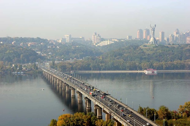 Столичный мост Патона частично перекроют для транспорта почти на неделю